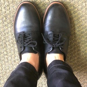 Clarks black leather shoes size 6
